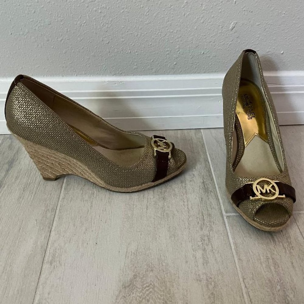 MICHAEL KORS Meg Peep Toe Medallion Jute Wedge Espadrilles 6M